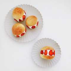 รูปของ ホームベーカリーでいちごマリトッツォ
