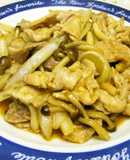 豚こまと玉ねぎ・しめじのしょうが焼き