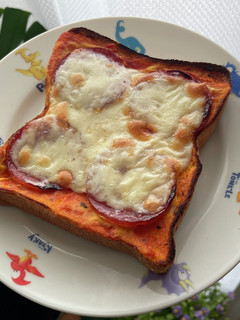 サラミのピザトースト-レシピのメイン写真