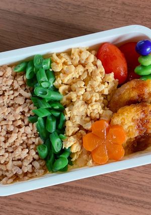 三色丼に(*´ᵕ`*)ﾉ❀鶏そぼろ-レシピのメイン写真