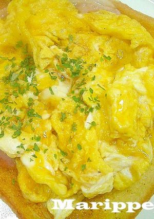 スクランブルエッグon the 食パン★-レシピのメイン写真