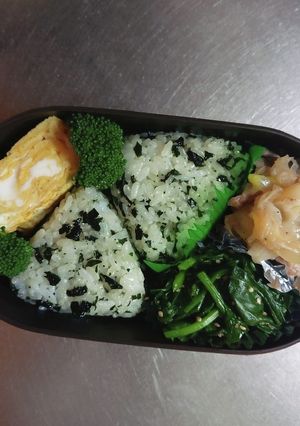 JK☆ごま油風味ワカメご飯おにぎり弁当♪-レシピのメイン写真