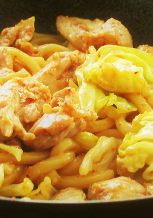 旨辛❕鶏もも肉とキャベツの味噌焼きうどん-レシピのメイン写真
