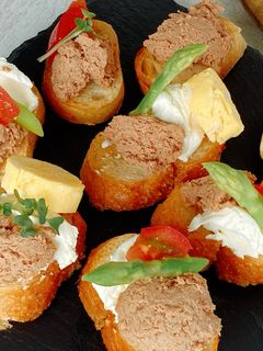 レバーペーストとチーズのオープンサンド-レシピのメイン写真