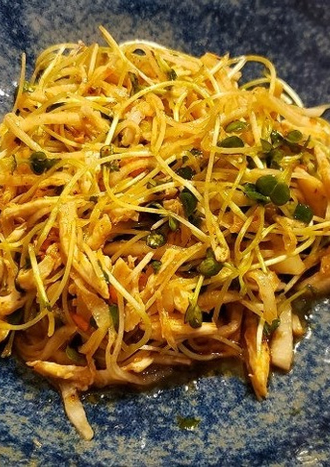 とりむね肉とかいわれ大根のラー油和え-レシピのメイン写真