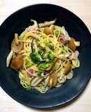 コンソメでなめこときのこのパスタ