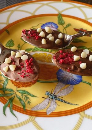 スプーンにチョコレート　一口デザートに♪-レシピのメイン写真