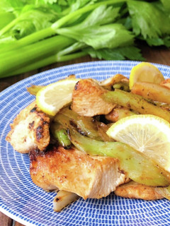 簡単♪鶏むね肉とセロリのレモン炒め-レシピのメイン写真