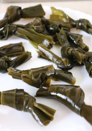 やり方色いろ♪総菜お節に♪結び昆布-レシピのメイン写真