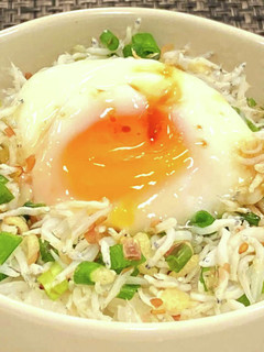 簡単おいしい☆温玉しらす丼-レシピのメイン写真