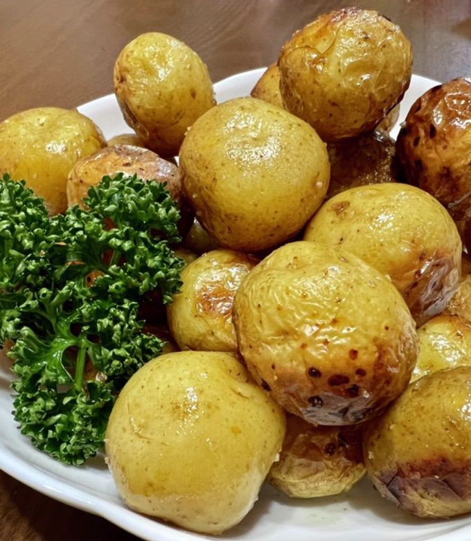 丸まる新じゃがのオーブン焼き by kanoto's キッチン