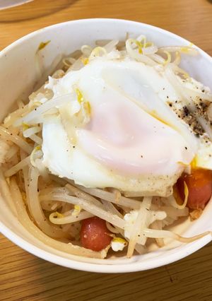 朝ごはんに。ガツガツ食べたい目玉焼き丼✨-レシピのメイン写真