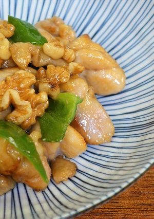 鶏とくるみの比内地鶏スープ炒め-レシピのメイン写真