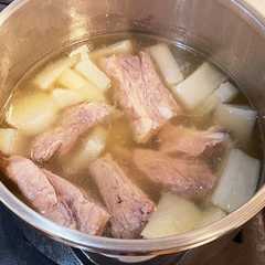รูปของ シンプル簡単！スペアリブと大根の塩煮