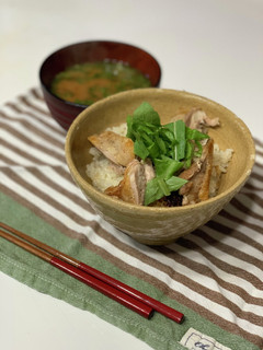 京都丹波しめじと鶏モモの炊き込みご飯-レシピのメイン写真