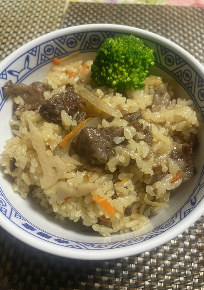 牛肉と牛蒡と蓮根の炊き込みご飯　-レシピのメイン写真