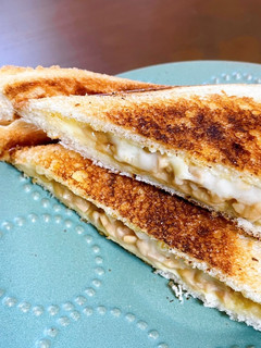 手を汚さず食べられる!納豆ホットサンド-レシピのメイン写真