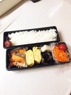 鮭とお惣菜のお弁当-レシピのメイン写真