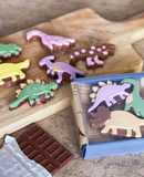 恐竜チョコ　アーモンドプラリネ