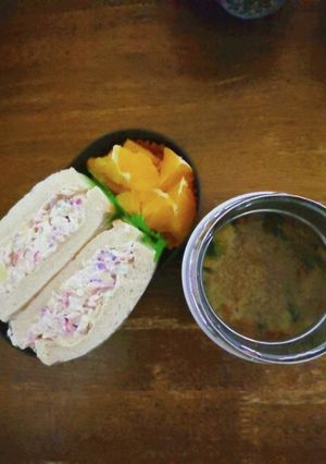 JK☆カニかまサラダサンドイッチ弁当♪-レシピのメイン写真