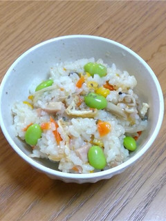 野菜たっぷり簡単コンソメ炊き込みご飯!!-レシピのメイン写真