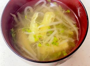 もやし 油揚げブロッコリーの新芽 味噌汁-レシピのメイン写真