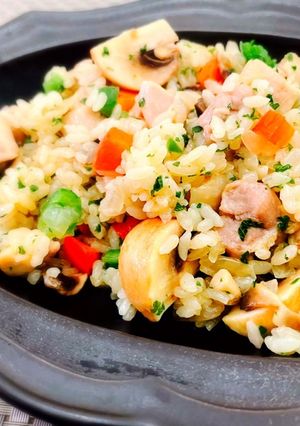 フライパンで鶏とマッシュルームのピラフ風-レシピのメイン写真