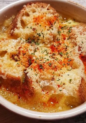 冬に温まるイタリア流オニオンスープ-レシピのメイン写真