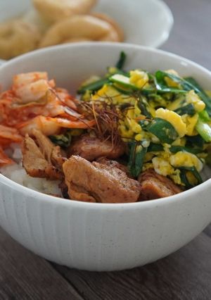 大豆ミートのにらたまビビンバ丼-レシピのメイン写真