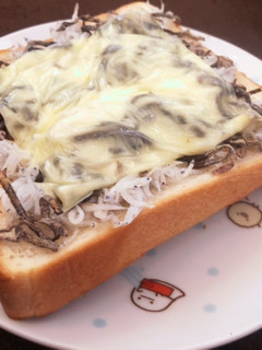 しらすと塩昆布トースト-レシピのメイン写真