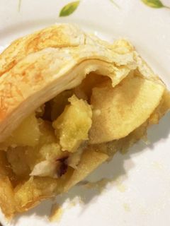 サツマイモの煮物の残りとリンゴの簡単パイ-レシピのメイン写真