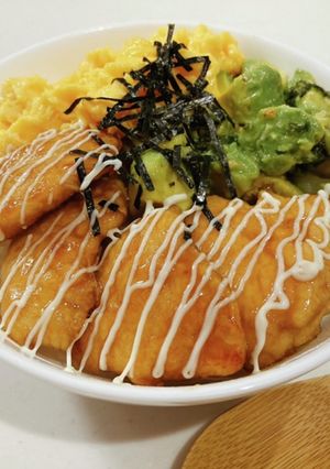 鶏胸肉で♡アボカドてりたまチキン丼 by ♡ひでぽん♡ 【クックパッド