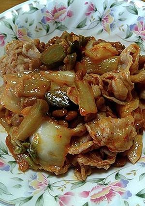 ザーサイ豚キムチ on 納豆（改良望む）-レシピのメイン写真