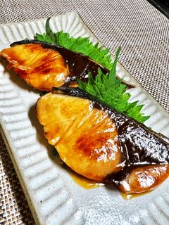 ぶりの照り焼き。ハチミツで優しい味。-レシピのメイン写真