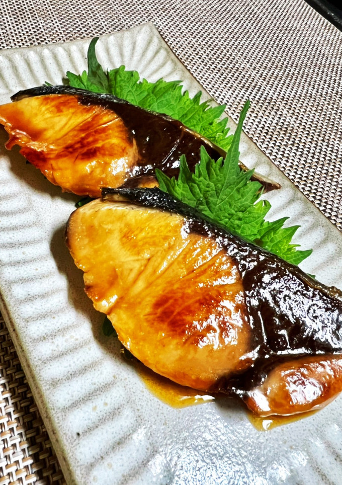 ぶりの照り焼き。ハチミツで優しい味。-レシピのメイン写真