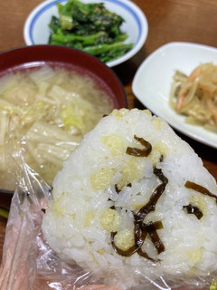 塩昆布と天かすのおにぎり-レシピのメイン写真
