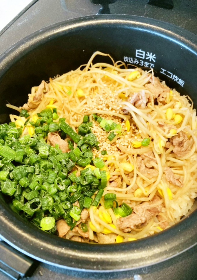 牛肉と豆もやしの炊き込みご飯●焼肉ダレ-レシピのメイン写真