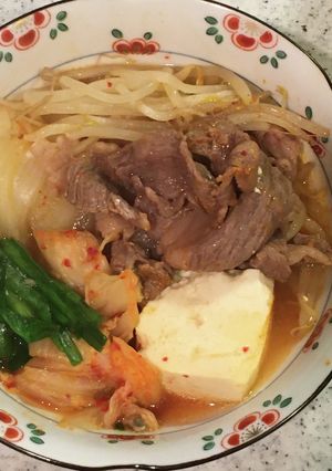 牛肉で作るキムチ鍋-レシピのメイン写真