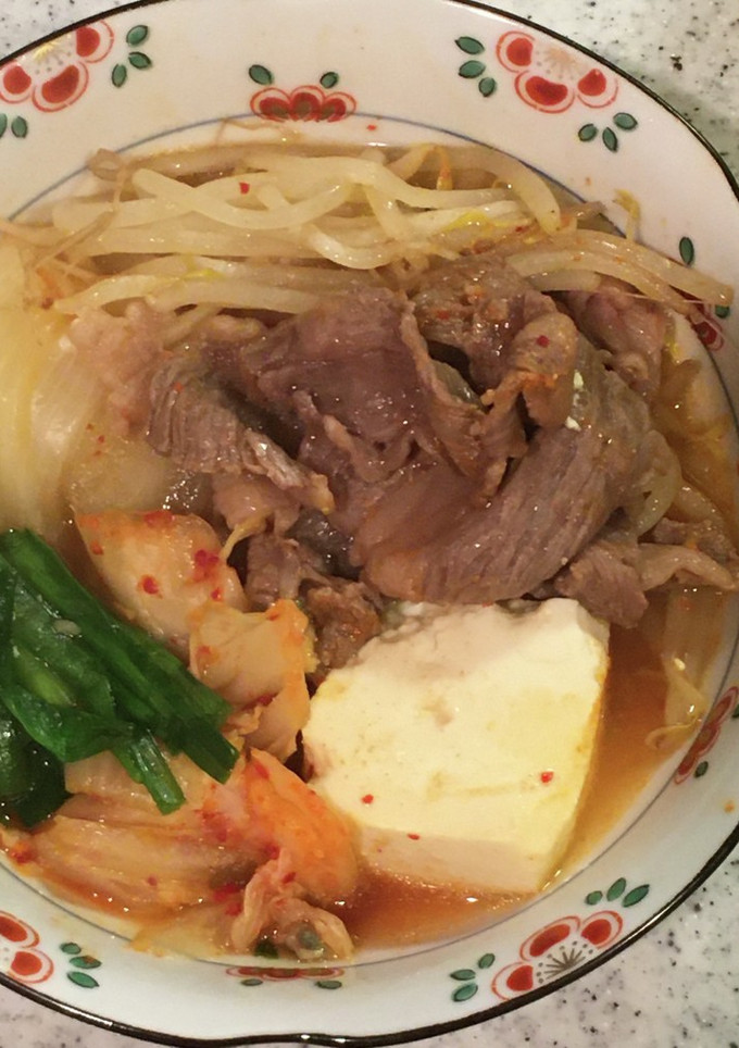 牛肉で作るキムチ鍋-レシピのメイン写真