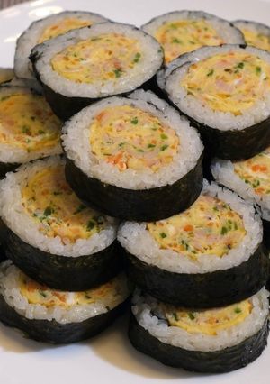 ふわふわの卵焼きを入れた卵焼きキンパ-レシピのメイン写真