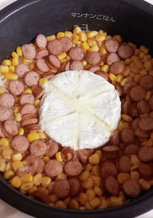 丸ごと！カマンベールチーズの炊き込みご飯-レシピのメイン写真