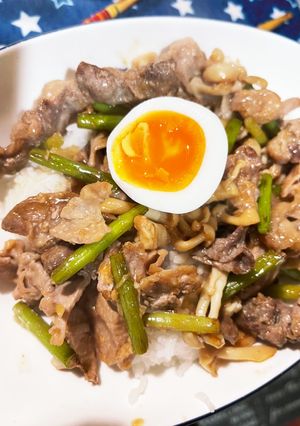 ニンニクの芽と豚肉でガツンとスタミナ丼-レシピのメイン写真