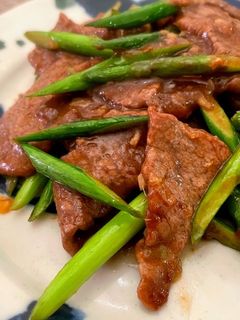牛肉とニンニクの芽のオイスターソース炒め-レシピのメイン写真