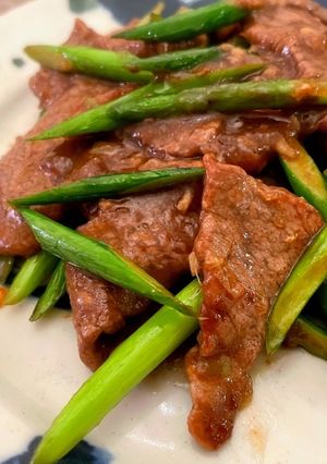 牛肉とニンニクの芽のオイスターソース炒め-レシピのメイン写真