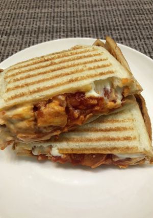 ホットサンド チリトマトチキンとクリチ-レシピのメイン写真