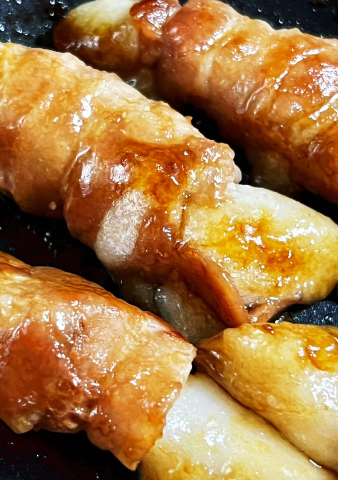 餅の豚バラ巻き。すき焼きのタレで簡単！-レシピのメイン写真