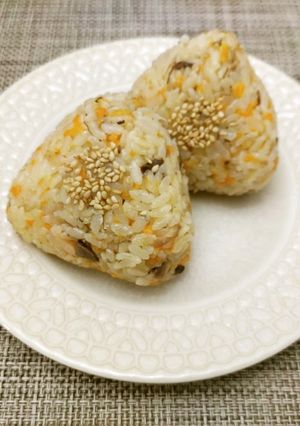 サバ缶の炊き込みおにぎり-レシピのメイン写真