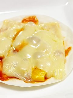 余った餃子の皮!トマトコーンチーズピザ-レシピのメイン写真