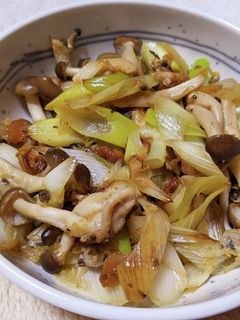 ねぎとしめじの梅おかか炒め-レシピのメイン写真