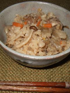 ひね鶏とごぼうの炊き込みご飯-レシピのメイン写真